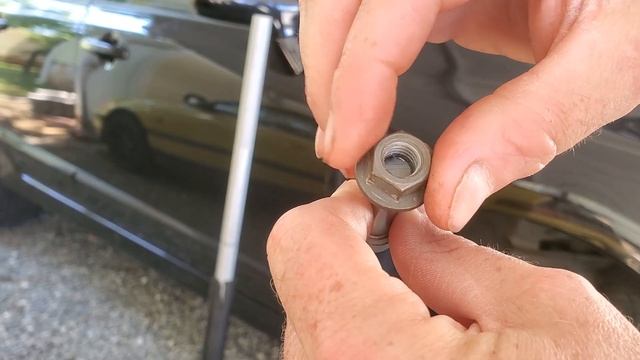 Removing A Broken Bolt From A Engine Block The Easy Way смотреть онлайн