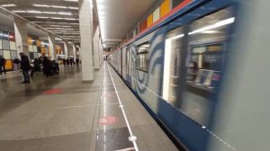 Поезд Москва на станции Саларьево