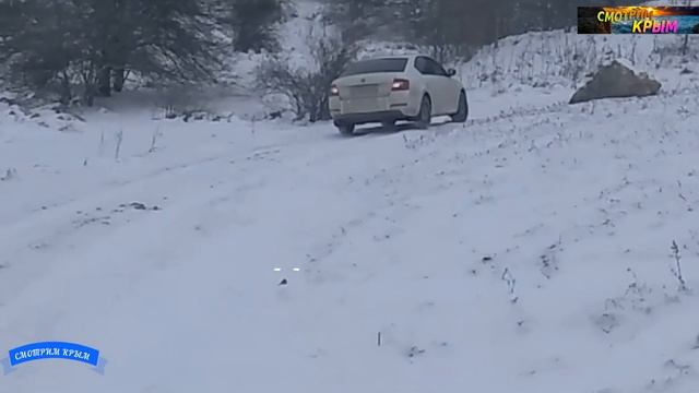Land Rover Range Rover VS Skoda Octavia l Зимний БАТЛ по Крымским горам l МУЖСКИЕ РАЗВЛЕЧЕНИЯ смотреть онлайн
