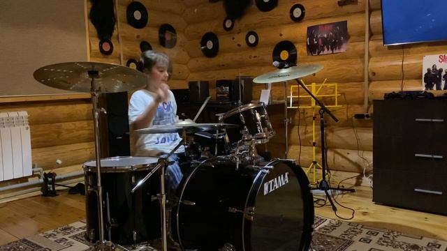 Drums solo. Леван Давьян, 8 лет #GoodWinArt #beatles #systemofadown #drums #solo #rock #music #pop смотреть онлайн