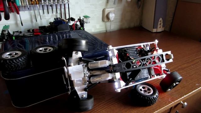 самодельный RC Rock Crawler смотреть онлайн