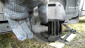 Замена передних тормозных колодок на Hyundai Accent