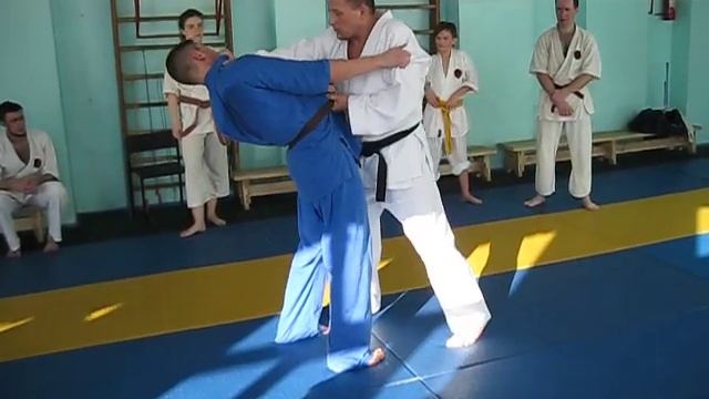 Перевод в партер захватом за пояс и отталкиванием рукой- Кострома, клуб годзю- рю и и кудо. смотреть онлайн