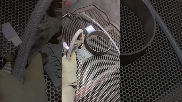 Пескоструй стекла гранатовым песком в инжекторной камере смотреть онлайн