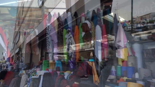 Where to shop in the L.A. Fashion District смотреть онлайн