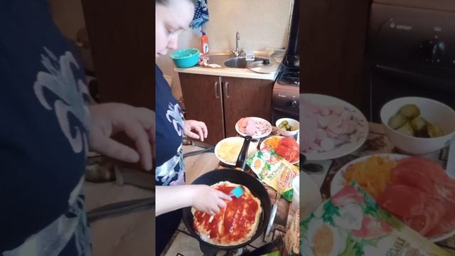 пицца на сковороде за 10 минут. смотреть онлайн