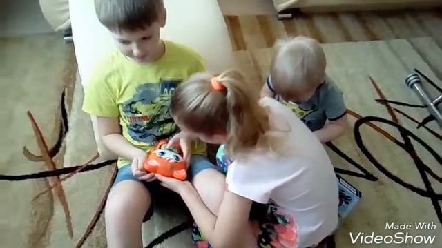 VLOG. Поздравляем мальчишек с Праздника и дарим им подарки. смотреть онлайн