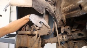 На что способен аккумуляторный гайковёрт Makita DTW 700 - крутим самые сложные болты и гайки ходовой