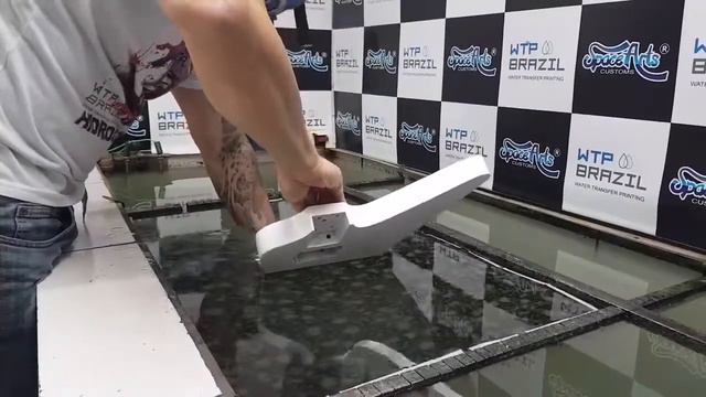 PINTURA HIDROGRÁFICA EM GUITARRA - WTP BRAZIL смотреть онлайн