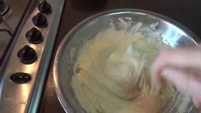 ШАРЛОТКА (ЯБЛОЧНЫЙ ПИРОГ) без яиц, С КЛУБНИКОЙ! смотреть онлайн