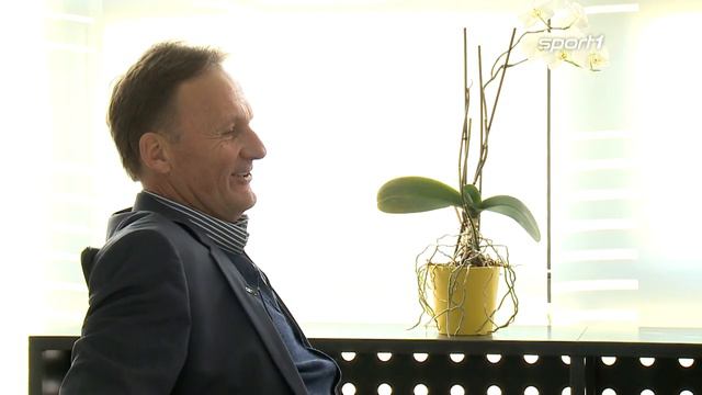 Neuer traut sich Kapitänsrolle beim DFB zu - Watzke verlängert beim BVB | SPORT1 NEWS смотреть онлайн