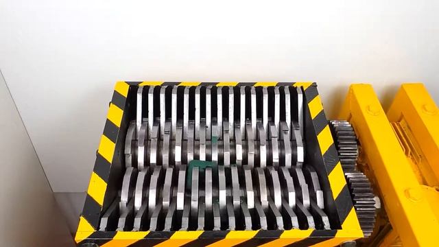 Shredding antistress toys in a shredder machine | ИЗМЕЛЬЧЕНИЕ ИНТИСТРЕСС ИГРУШЕК В МАШИНЕ ШРЕДЕРА смотреть онлайн