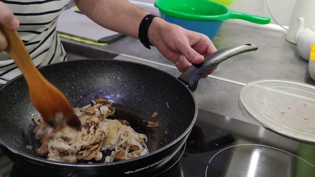 Вкуснейшая жареная картошка с грибами.Как вкусно пожарить картошку смотреть онлайн