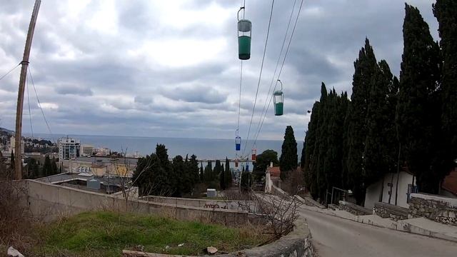 Тёплая Ялта без СНЕГА в разгар ЗИМЫ. Уютная Ялта на узких улочках. Крым зимой смотреть онлайн