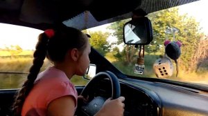 Учим ребенка ехать за рулем авто. Впервые за рулем. Радость и счастья.