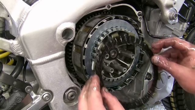 Clymer Manuals Sjaak Yamaha R1 Polar Ice Ride Motorcycle Adventure Video #9 Service & New Clutch смотреть онлайн