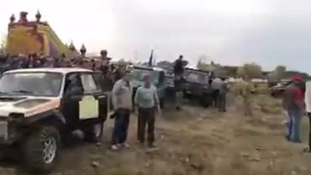 ГАЗ 66 преодоление препятствий, легко делает ЗИЛ и УРАЛ по бездорожью смотреть онлайн