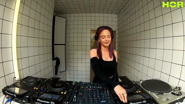 AISHA / July 29 / 5pm-6pm смотреть онлайн