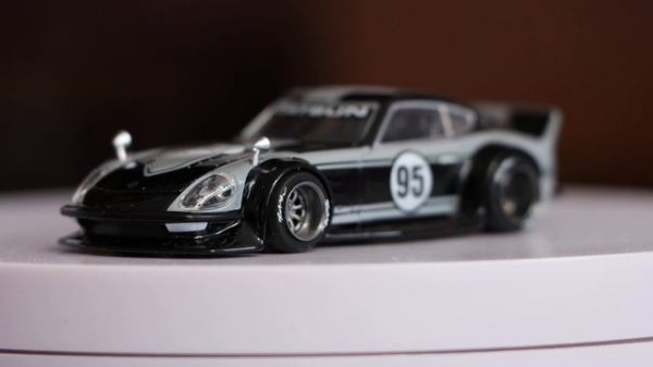 Mini GT Kaido House Datsun Fairlady Z versus Datsun 510 Pro Street HKS