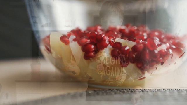 Праздничный салат с гранатом, ананасом... Ну очень вкусный салат ?? смотреть онлайн