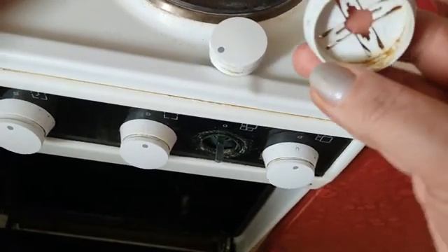 Капитально отмываю электроплиту. Расколотила стекло духовки. Обед в 17 часов смотреть онлайн