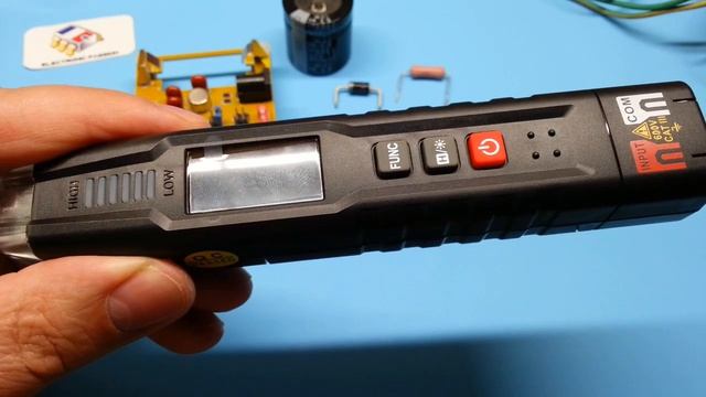 Comment se servir d'un multimètre électronique Kaiweets ST100 voltage tester digital multimeter смотреть онлайн