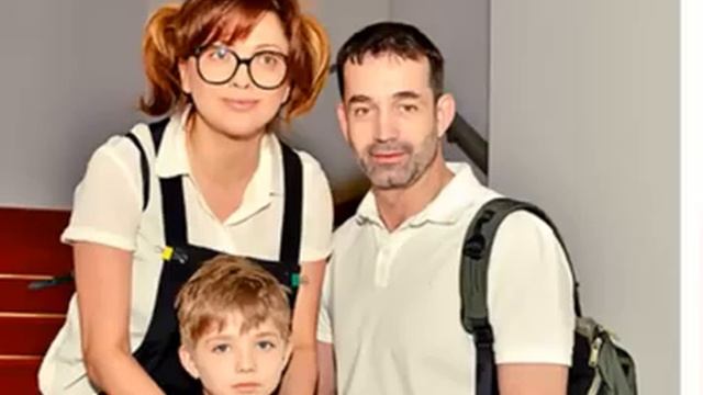 Певцова и Дроздовой — редкие гости Светских Тусовок. Но в этот раз они пришли даже с сыном Елисеем смотреть онлайн