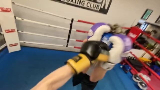 Boxing POV sparring a shorter fighter смотреть онлайн