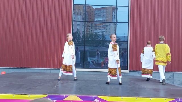 Коллектив Вдохновение на праздничных мероприятиях к "Дню знаний" в ТЦ Омега и ТЦ Апельсин смотреть онлайн