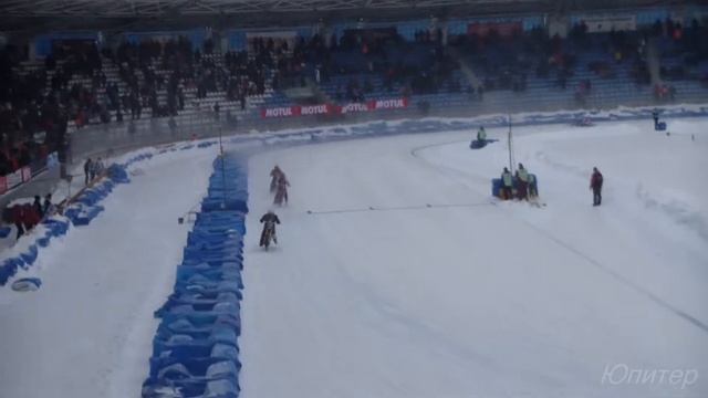 9.02.14 КЧМ по мотогонкам на льду. Тольятти. Финал. 32 заезд. смотреть онлайн