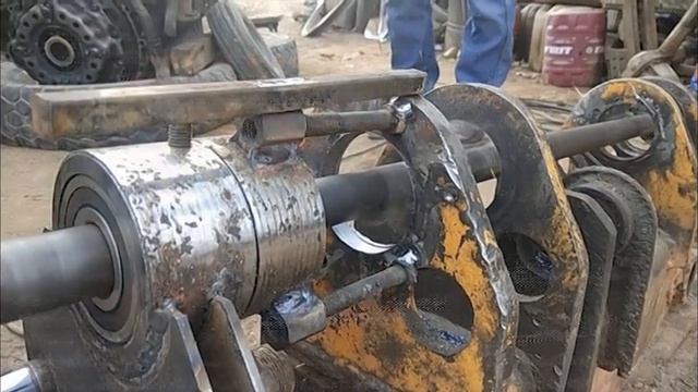 Расточка проушины экскаватора-погрузчика. Самодельный мобильный расточной станок. смотреть онлайн