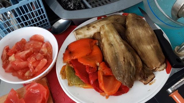 Одесская Икра из Баклажанов ?????. Икра из Синих, разновидности рецептов. Тостики с гренками. Париж смотреть онлайн