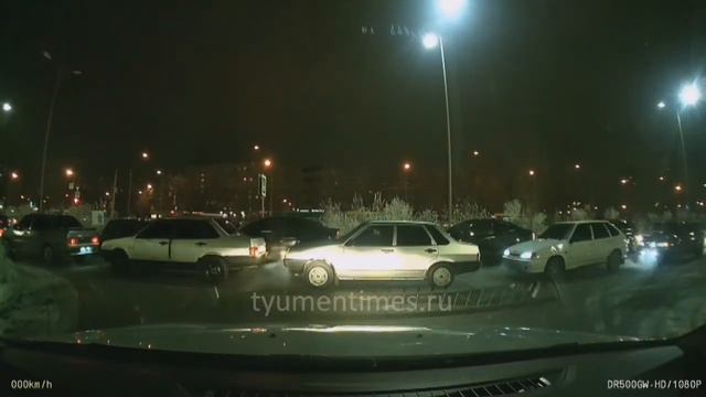 Навели суету. На стоянке у ЛетоЛето прошел парад тюменского Министерства Пыли