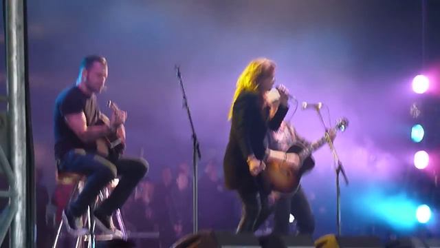 Corey Taylor feat. Lzzy Hale : You Shook Me All Night Long @ Download Festival 2012 смотреть онлайн