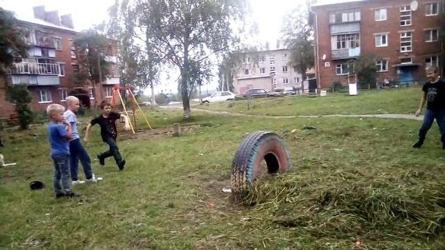 Май Друзья делают сальто