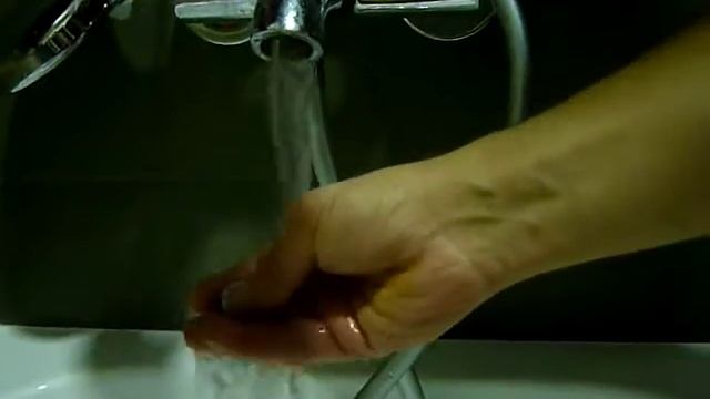 Слабый напор воды в кране что делать/Как прочистить смеситель смотреть онлайн