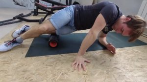 Эффективные упражнения со спортивным валиком