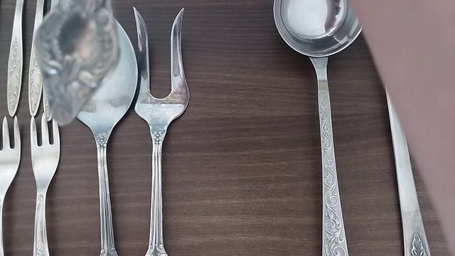 Винтажные столовые приборы? смотреть онлайн