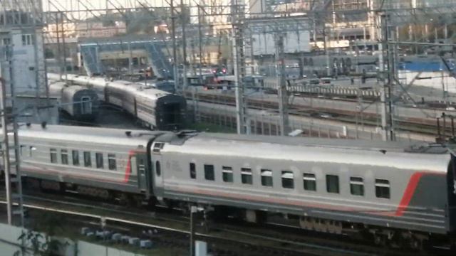Электровоз ЭП20 075 с поездом №008А Санкт-Петербург-Севастополь. "Таврия". смотреть онлайн