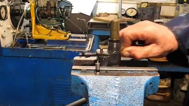 Насос форсунка двигателя ЯАЗ-204. Запуск дизельного двигателя после длительной стоянки. смотреть онлайн