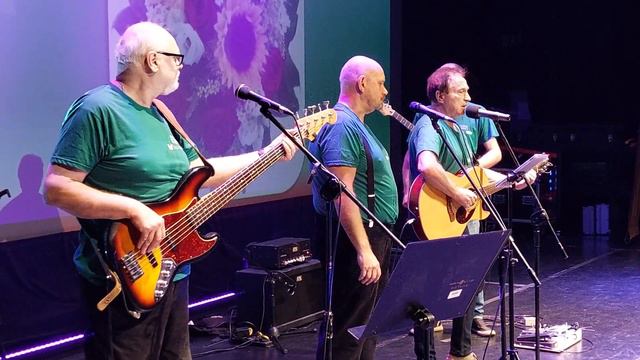 "Płoną góry, płoną lasy" Czerwonych Gitar - zespół Oldersi смотреть онлайн