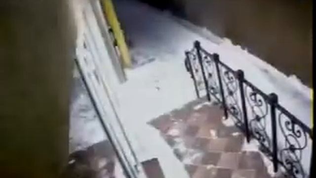 Ушли и не закрыли дверь на электрозамок,расцеплен доводчик. смотреть онлайн
