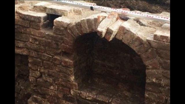 КИРПИЧ и ПОЧЕМУ ЕГО ТАК МНОГО ПОД ЗЕМЛЁЙ ??? смотреть онлайн