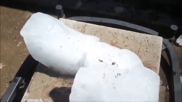 Экспериментатор Что будет, если на лед вылить расплавленный металл смотреть онлайн