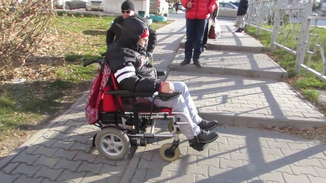 Рейд на колёсах. Опасные спуски на ул. Ленина в Бердске смотреть онлайн