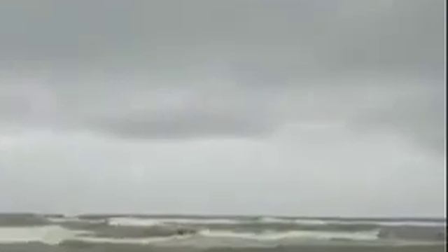 Landcruiser LC200 off road in Sea смотреть онлайн