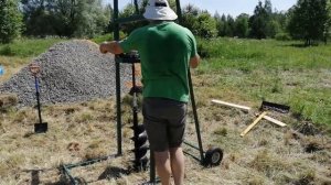 Бурение под сваи при помощи мотобура и самодельный стойки