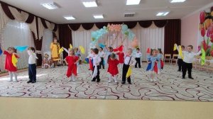 Танец с платочками, вторая младшая группа