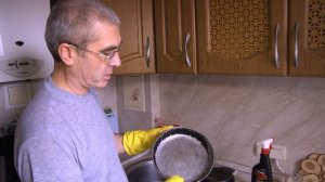 Как очистить сковороду и кастрюлю от нагара в домашних условиях.
