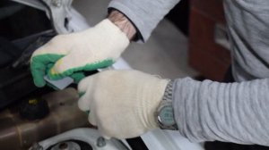 как установить ГАЗОВЫЕ УПОРЫ НА КАПОТ ПРИОРЫ